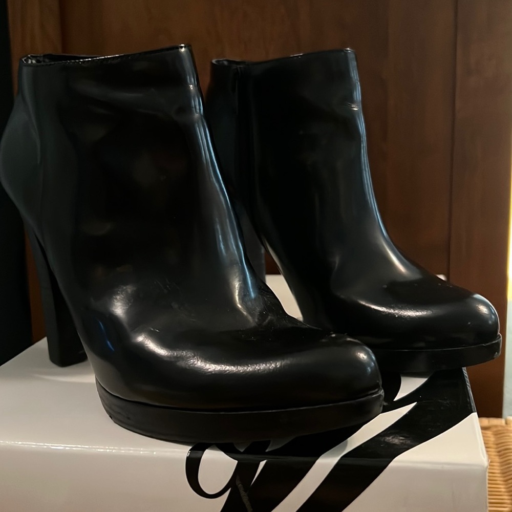 Nine West size 8 booties!  EUC